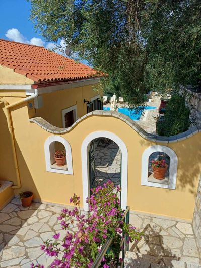 Image No.42-6 Bed House for sale