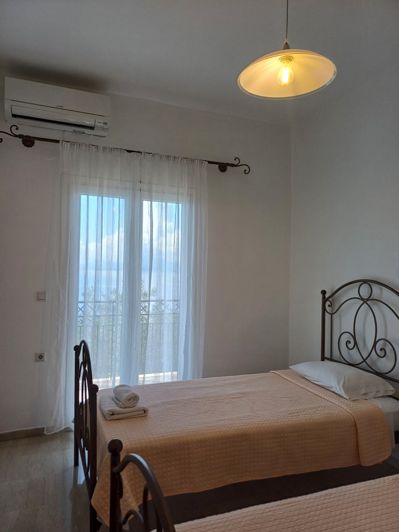 Image No.7-6 Bed House for sale