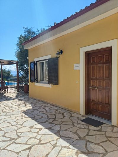 Image No.9-6 Bed House for sale