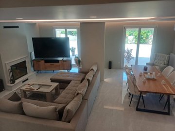 img-64bd2d6fdd7ca5eac89b211aefffb181-v