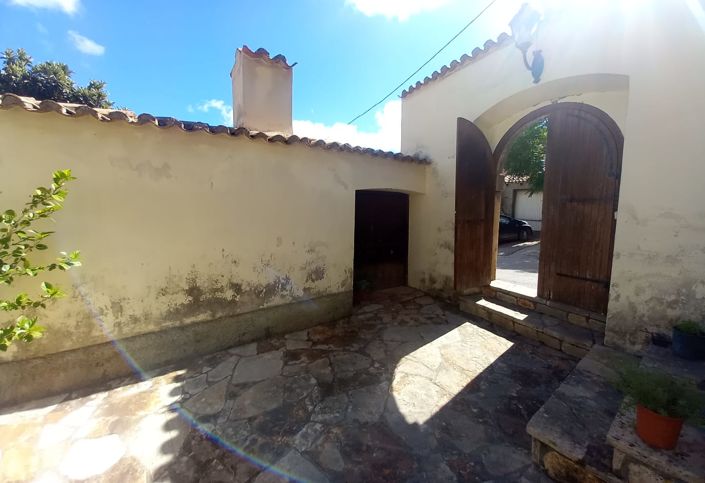 Image No.8-5 Bed House for sale