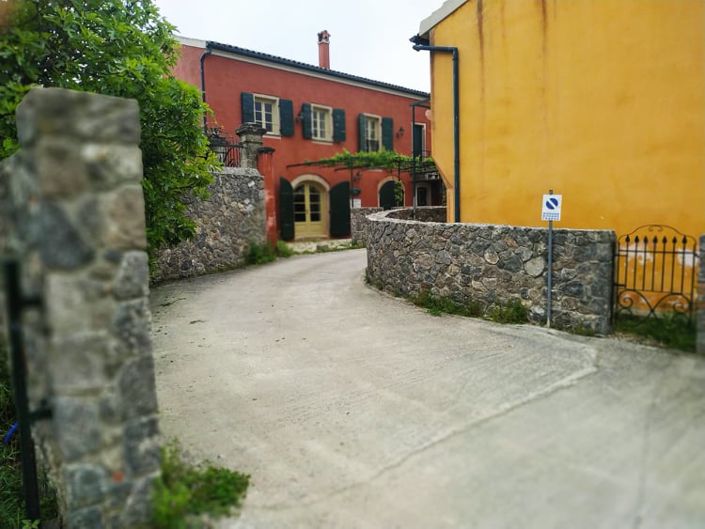 Image No.6-5 Bed House for sale