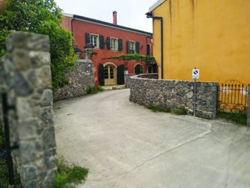 5719461822341674435660992041734990462451712n