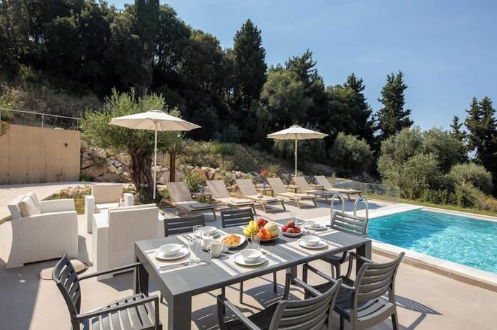 Image No.10-6 Bed House for sale