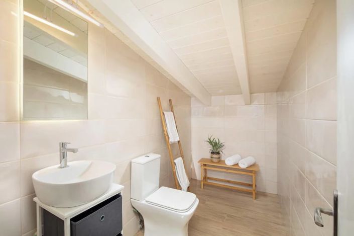 Image No.14-6 Bed House for sale