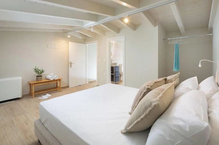 Image No.16-6 Bed House for sale