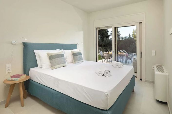 Image No.18-6 Bed House for sale