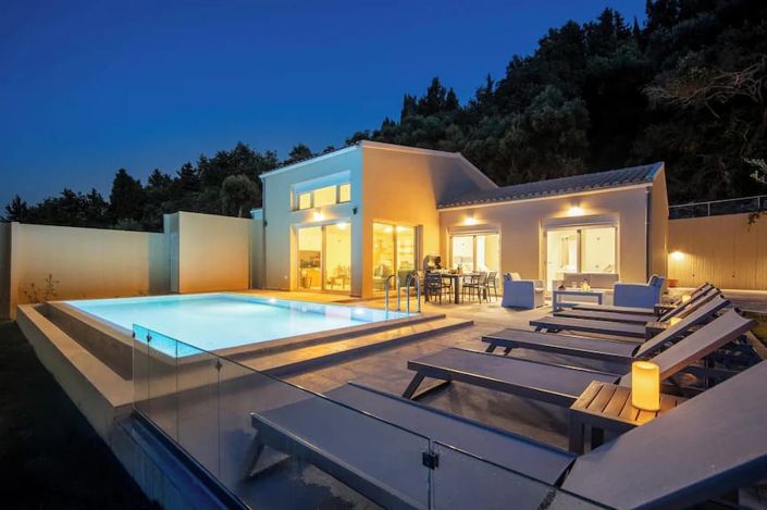 Image No.8-6 Bed House for sale