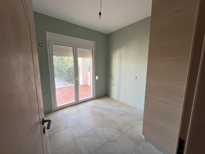 Image No.12-3 Bed House for sale