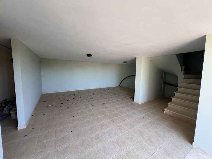 Image No.15-3 Bed House for sale