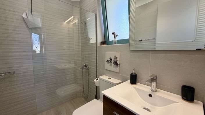 Image No.25-5 Bed House for sale