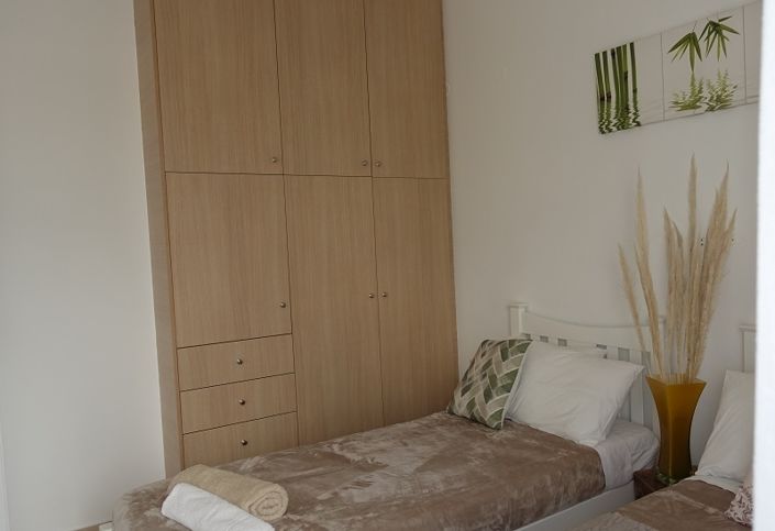 Image No.12-2 Bed Property for sale