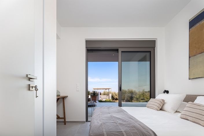 Image No.9-12 Bed House for sale