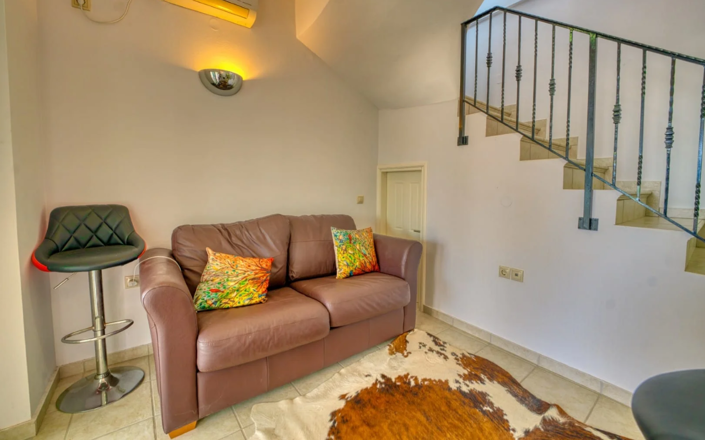 Image No.12-2 Bed House for sale