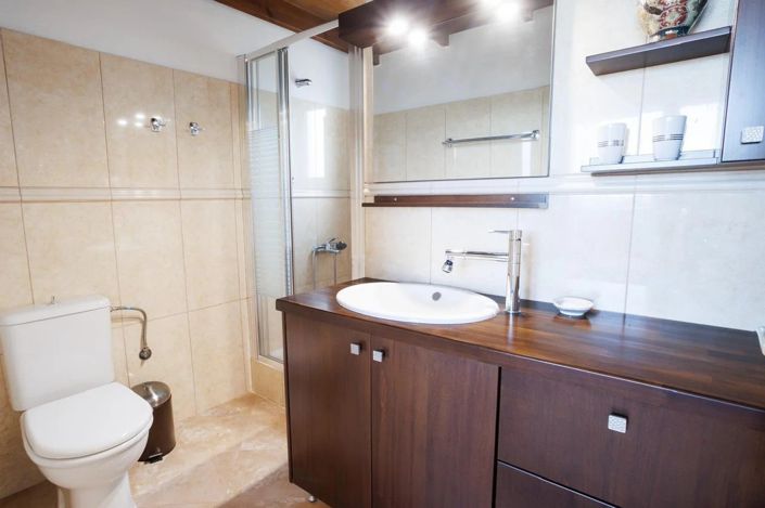 Image No.10-3 Bed House for sale