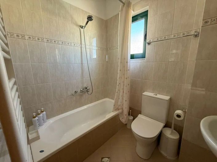 Image No.11-2 Bed House for sale