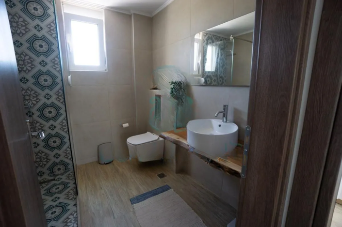 Image No.11-3 Bed House for sale