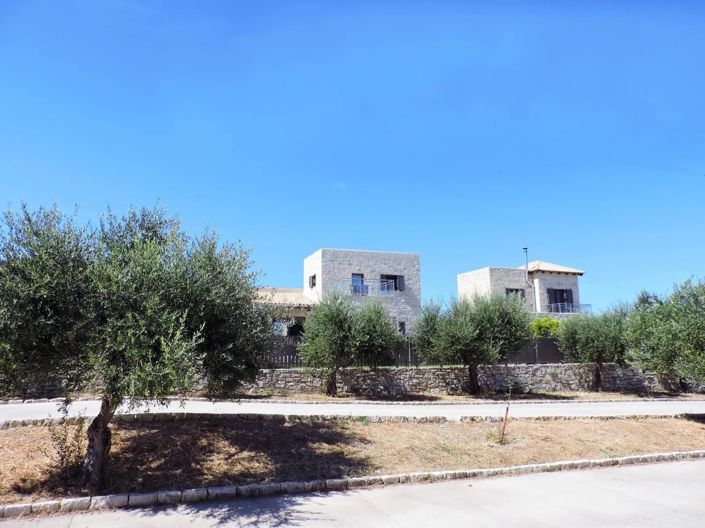 Image No.10-2 Bed House for sale