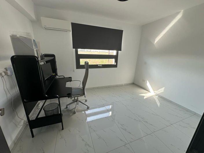 Image No.17-4 Bed House for sale