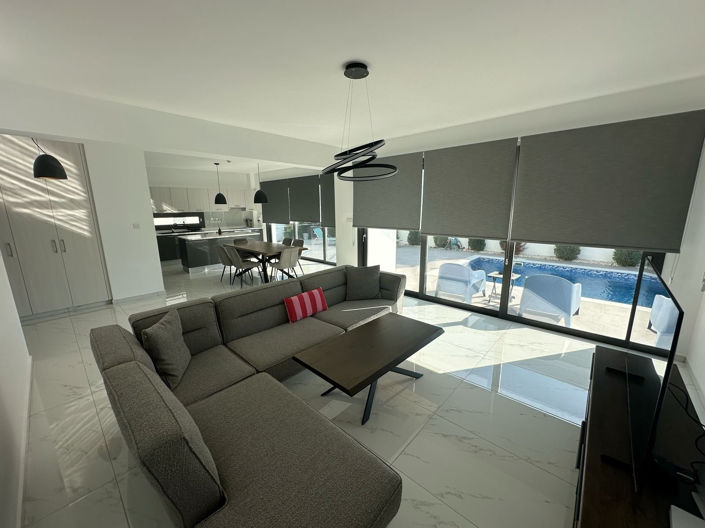 Image No.2-4 Bed House for sale