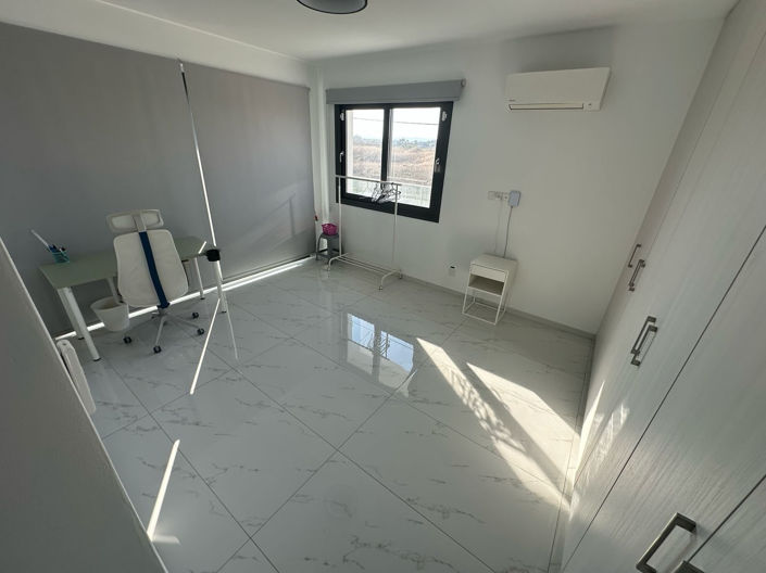 Image No.20-4 Bed House for sale
