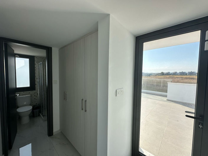 Image No.21-4 Bed House for sale