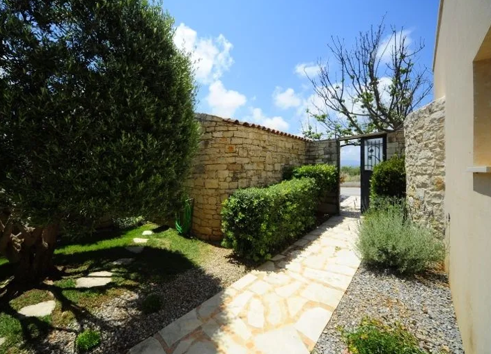 Image No.17-3 Bed House for sale
