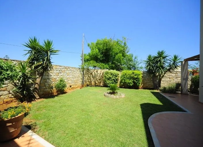 Image No.21-3 Bed House for sale