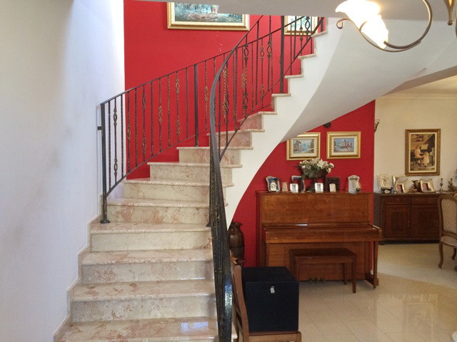 Image No.12-4 Bed Property for sale