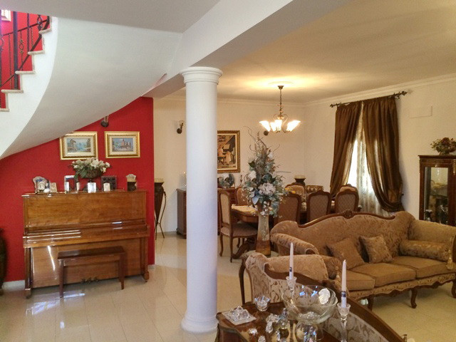 Image No.8-4 Bed Property for sale