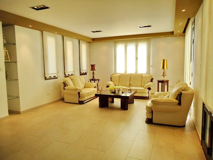 Image No.6-Propriété de 4 chambres à vendre à Larnaca