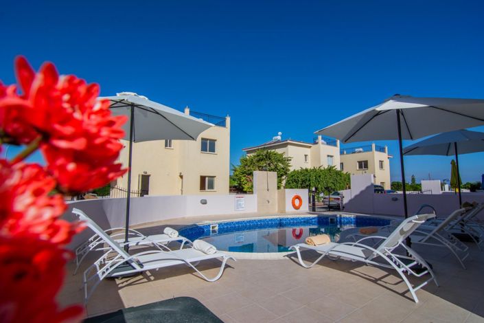 Image No.3-3 Bed Property for sale