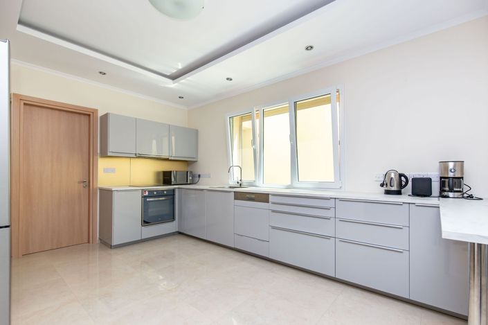 Image No.10-4 Bed House for sale