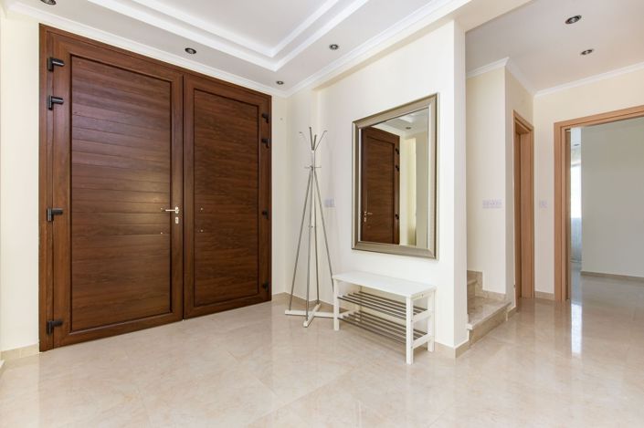 Image No.11-4 Bed House for sale