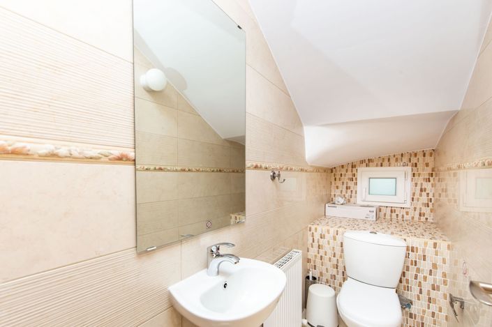 Image No.12-4 Bed House for sale
