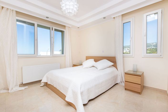 Image No.13-4 Bed House for sale