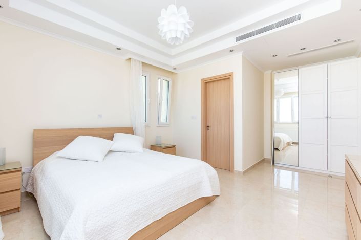 Image No.15-4 Bed House for sale