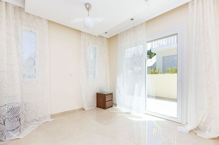 Image No.17-4 Bed House for sale