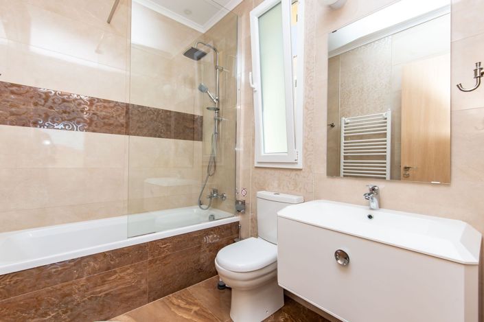 Image No.18-4 Bed House for sale