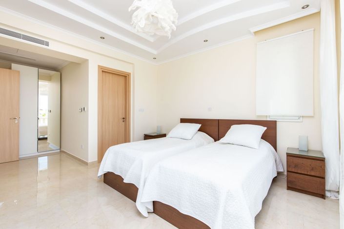 Image No.19-4 Bed House for sale