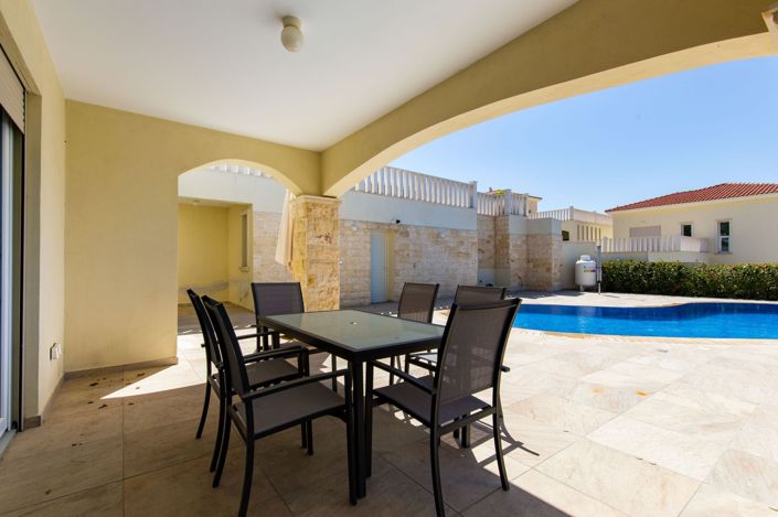 Image No.2-4 Bed House for sale