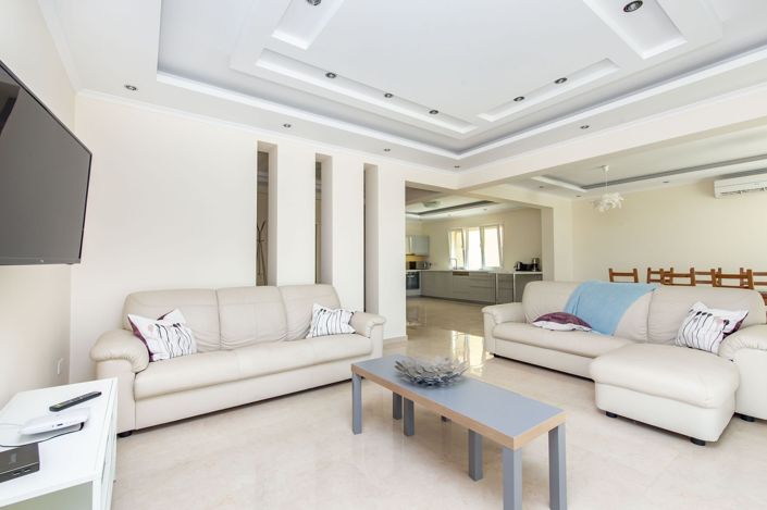 Image No.8-4 Bed House for sale