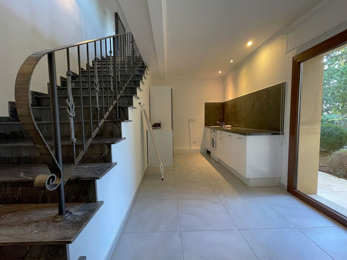 Image No.13-5 Bed House for sale