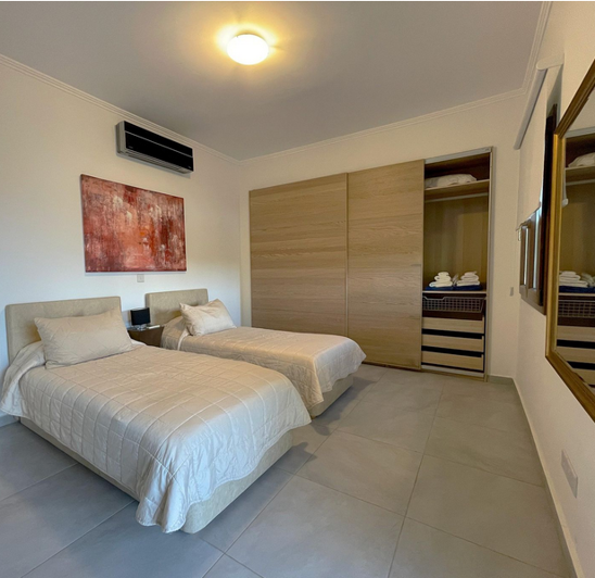 Image No.18-5 Bed House for sale
