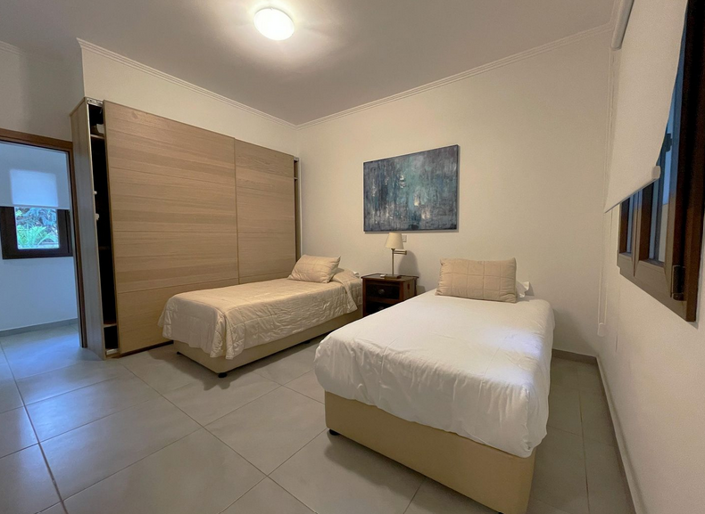 Image No.19-5 Bed House for sale