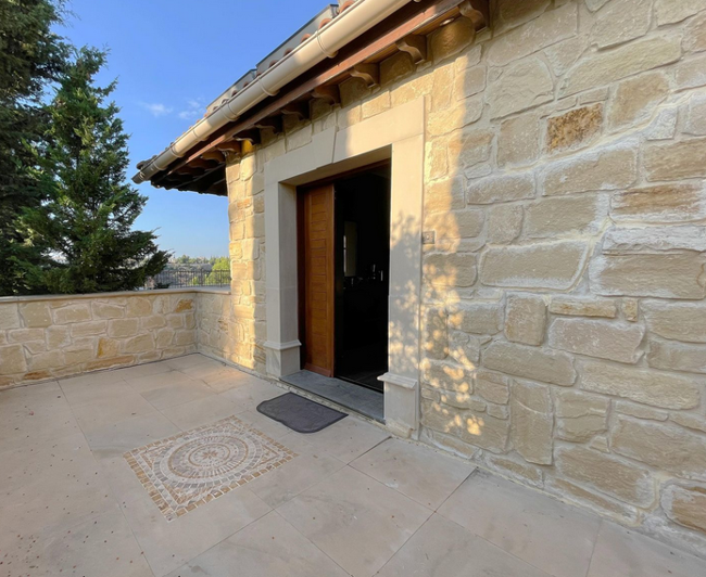 Image No.30-5 Bed House for sale