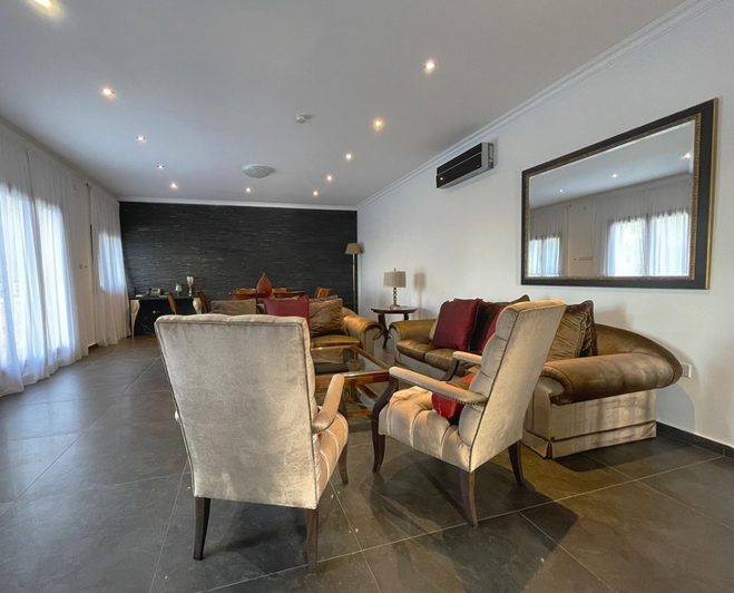 Image No.8-5 Bed House for sale