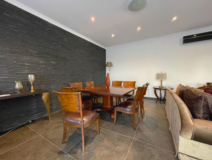 Image No.9-5 Bed House for sale