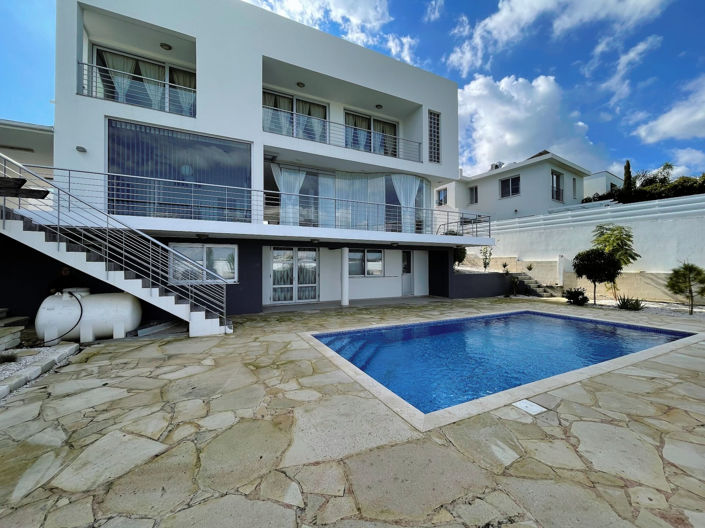 Image No.12-5 Bed Property for sale