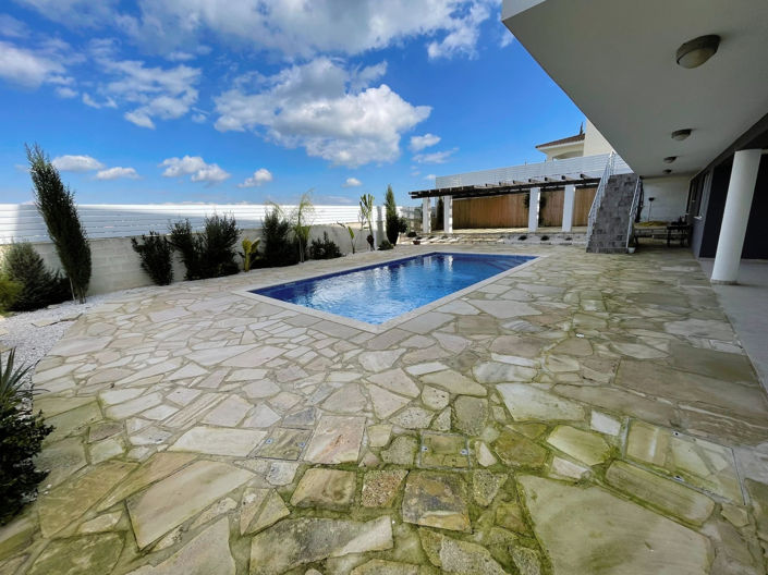 Image No.13-5 Bed Property for sale
